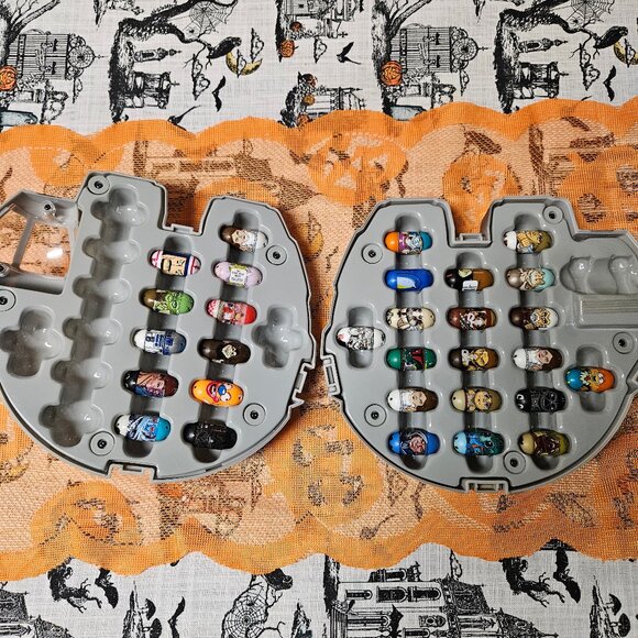 Star Wars Mighty Beanz Millennium Falcon Collector Storatge Case with 30 Figures - Picture 6 of 8